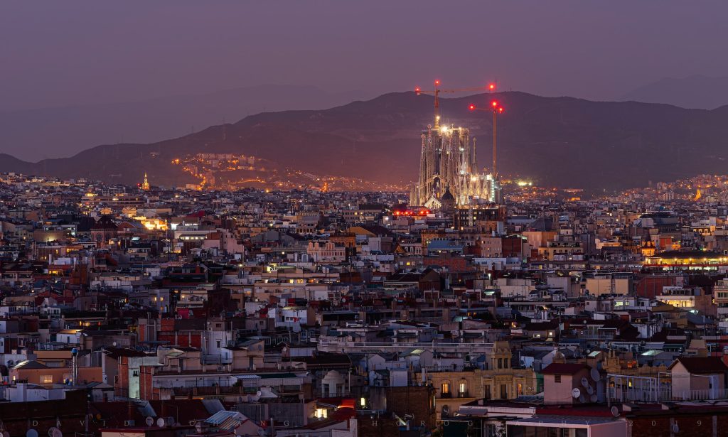 Barcelona nacht over de stad