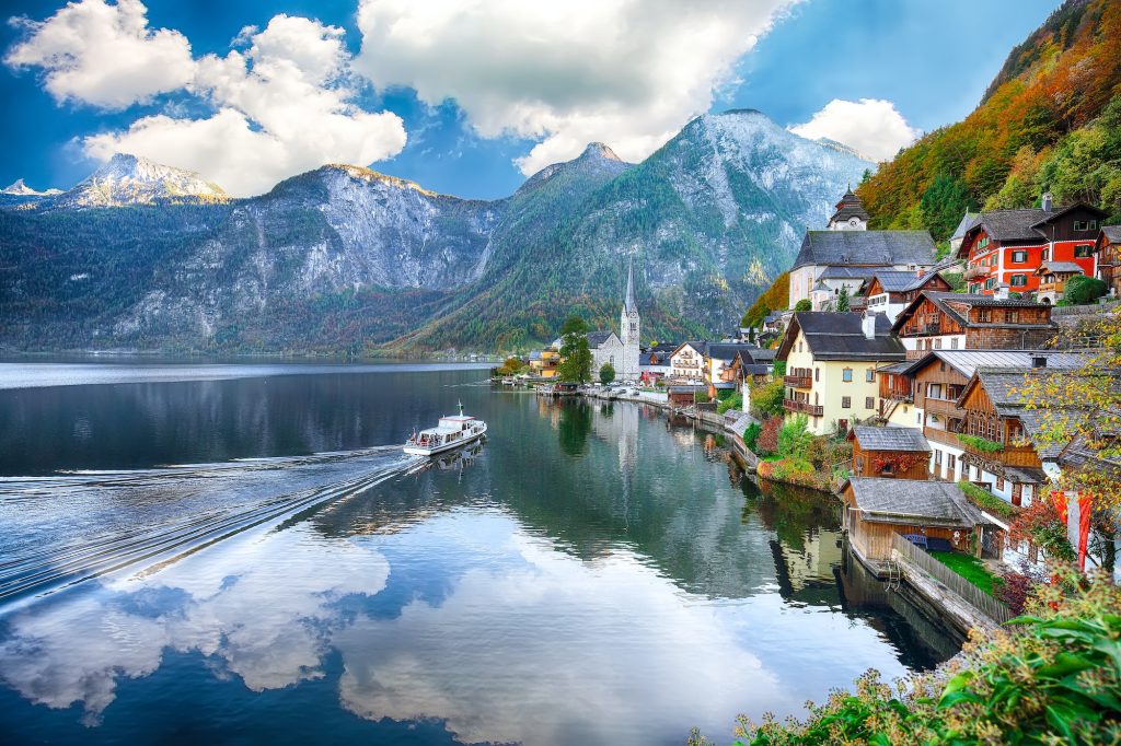 hallstatt bergdorp en hallstatter meer 